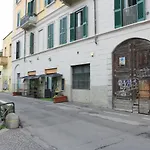 Ripa di porta Ticinese - Navigli Top Location - 3 people